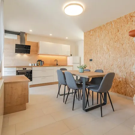 Apartment Lukc With Free Parking *