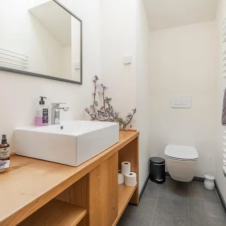 Lukc With Free Parking Apartment