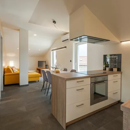 Lukc With Free Parking Apartment