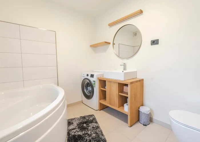 Апартаменты Lukc With Free Parking Кобарид