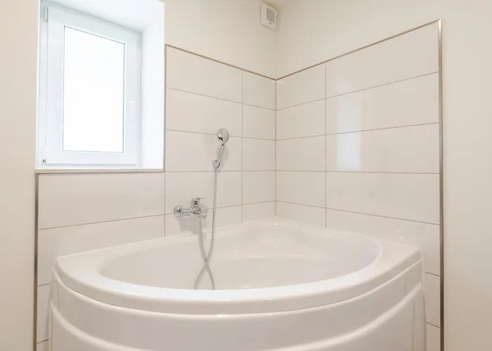 Lukc With Free Parking Кобарид