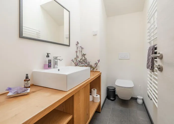 Lukc With Free Parking דירה