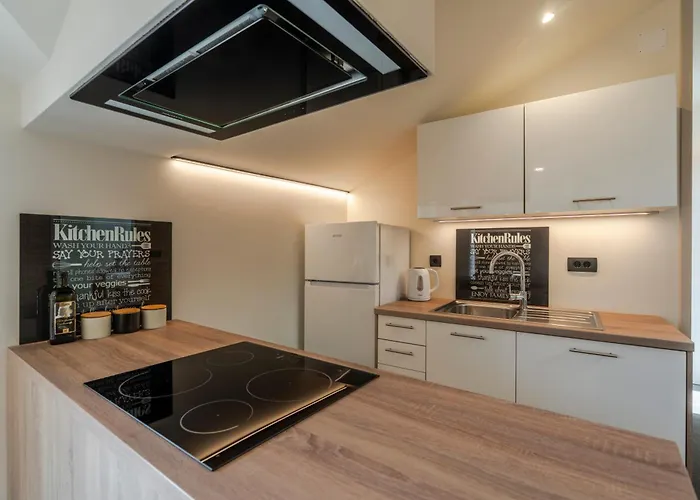 Lukc With Free Parking Кобарид