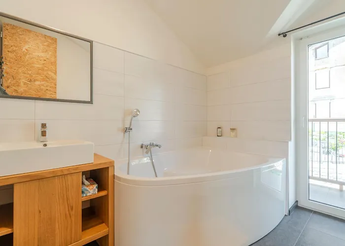 Lukc With Free Parking