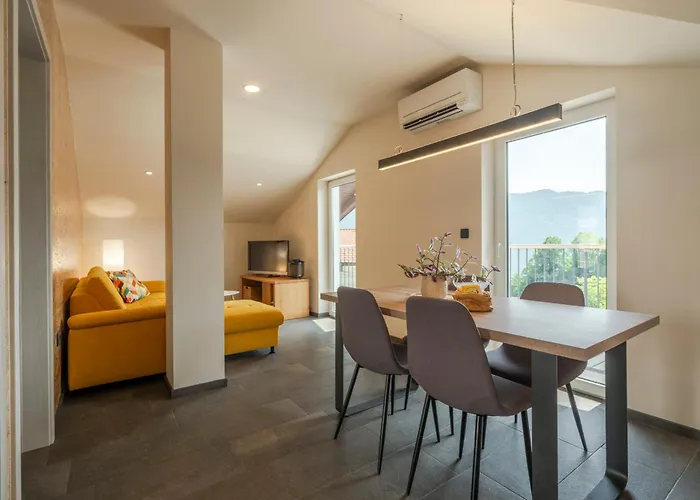 Lukc With Free Parking Кобарид