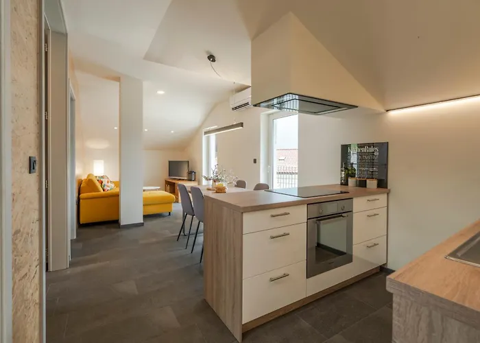 Lukc With Free Parking דירה