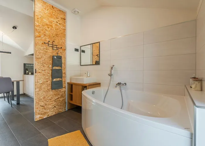 Lukc With Free Parking דירה *