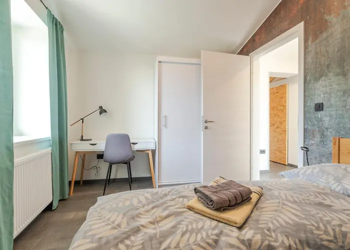 Lukc With Free Parking דירה